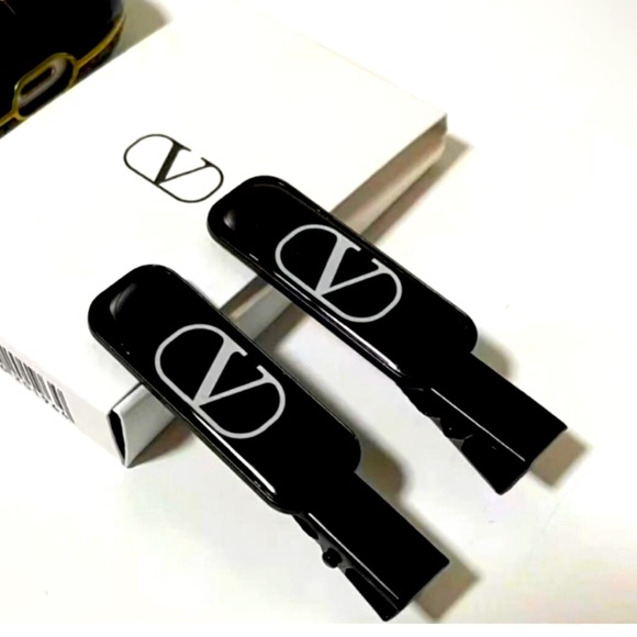 Valentino Beauty Black Logo Hair Clips NIP Set of 2 - Picture 1 of 4